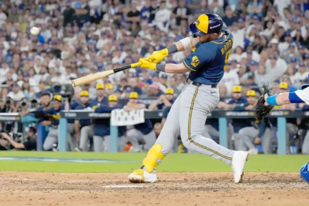 Back-to-back homers spur Brewers’ 6-2 win over Dodgers to take 3-0 NLCS lead